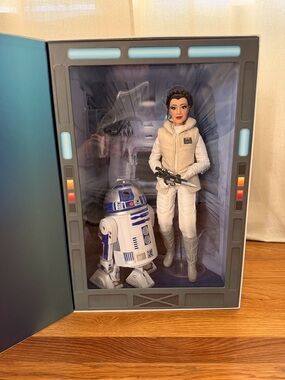 Disney Star Wars Princess Leia & R2-D2 Figure Set - collectible